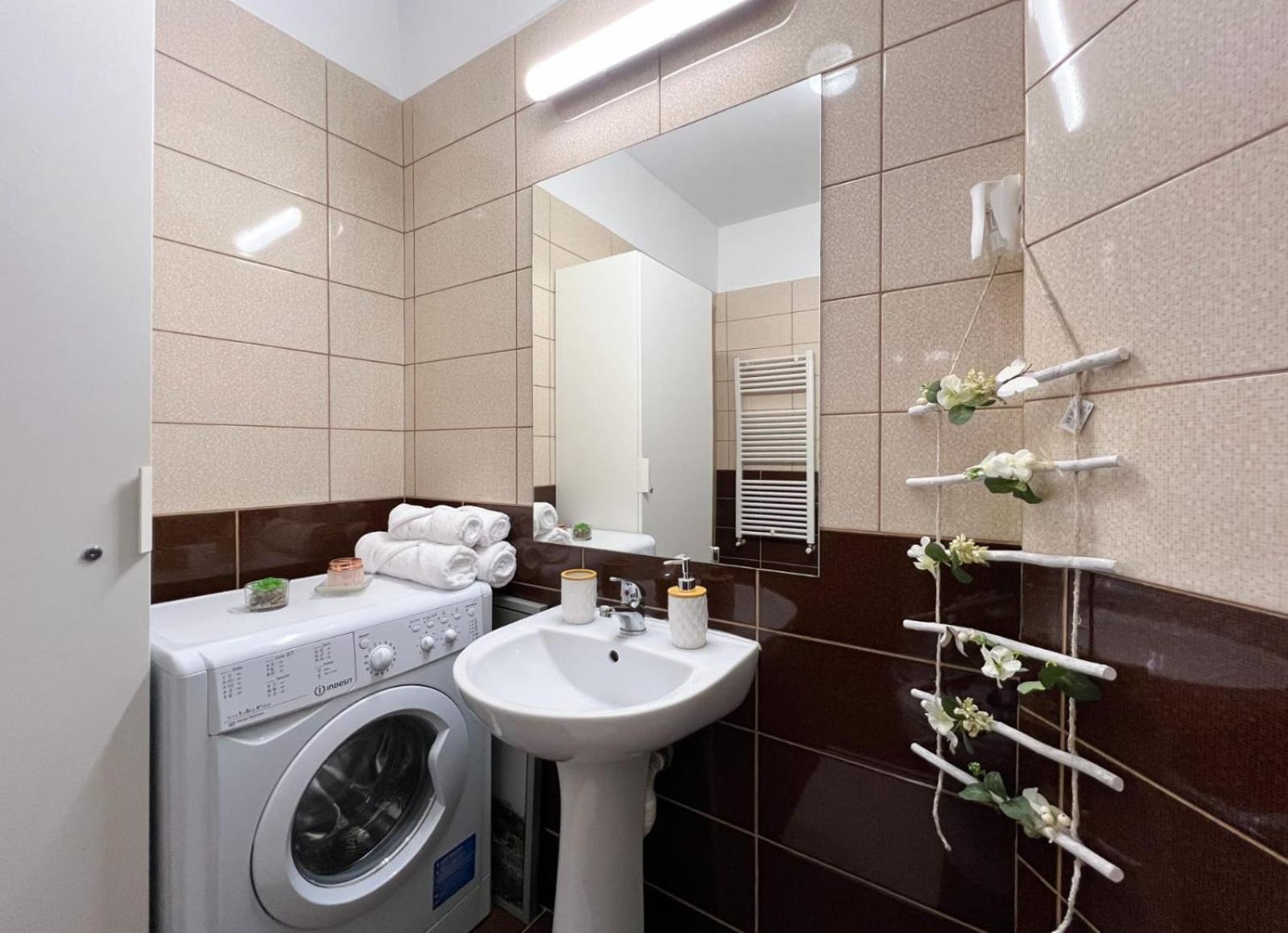 Studio Deluxe Uniri บูคาเรสต์ ภายนอก รูปภาพ