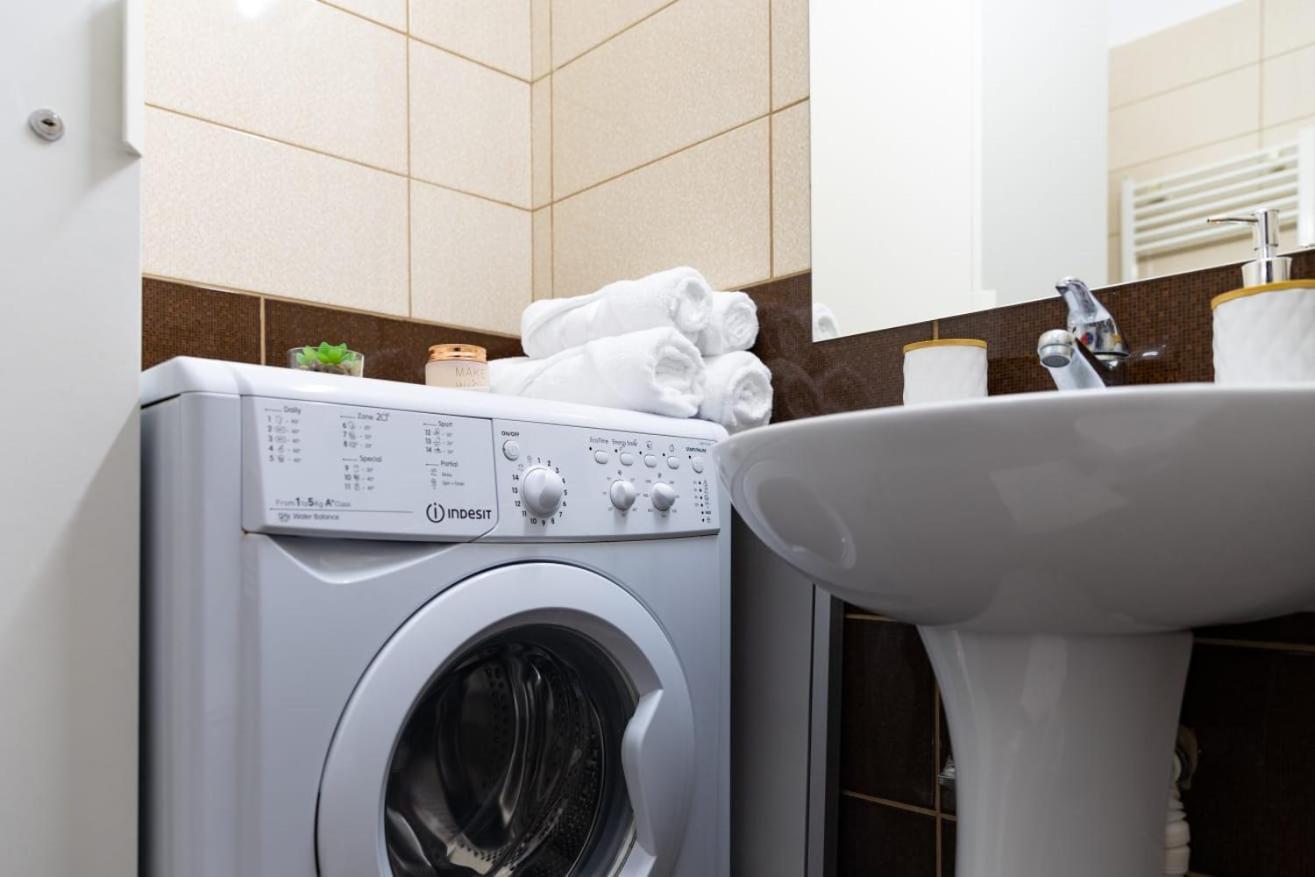 Studio Deluxe Uniri บูคาเรสต์ ภายนอก รูปภาพ